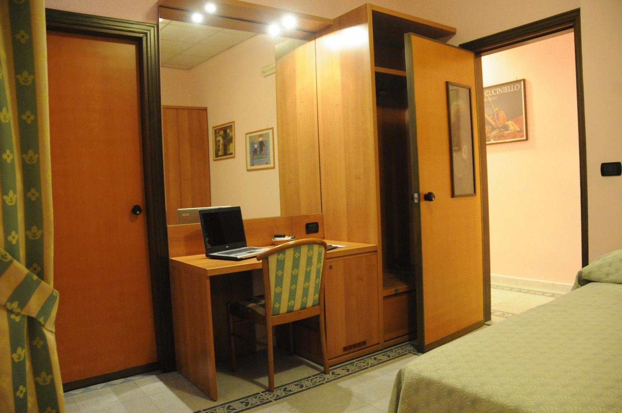 Hotel Grillo Verde Торре-Аннунціата Екстер'єр фото